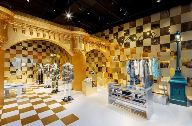 Nhiều cửa hàng Louis Vuitton khoác áo mới đón chào BST đầu tay của Pharrell Williams - Ảnh 4.