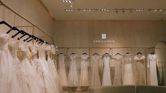 Choi Jae Hoon - Nhà thiết kế của những ngôi sao hàng đầu Hàn Quốc chia sẻ về xu hướng váy cưới 2024 - Ảnh 4.