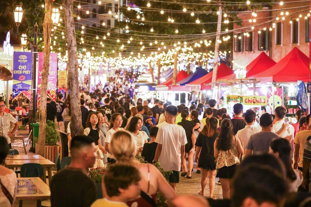 Có một chợ đêm bên biển Vui Phết: cứ mỗi mét vuông lại bắt gặp đến 10 khách quốc tế - Ảnh 12.