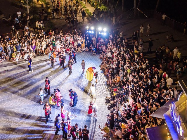 Có một chợ đêm bên biển Vui Phết: cứ mỗi mét vuông lại bắt gặp đến 10 khách quốc tế - Ảnh 3.
