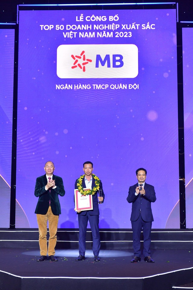 MB lọt Top 13 Doanh nghiệp xuất sắc nhất Việt Nam năm 2023 - Ảnh 1.