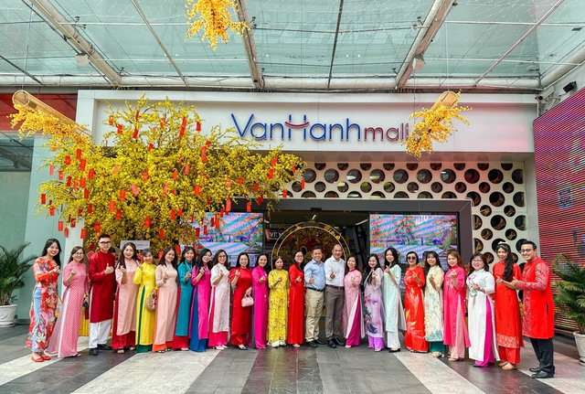 Ch&agrave;o xu&acirc;n 2024 - Ch&agrave;o Vạn Hạnh Mall - Ảnh 1.
