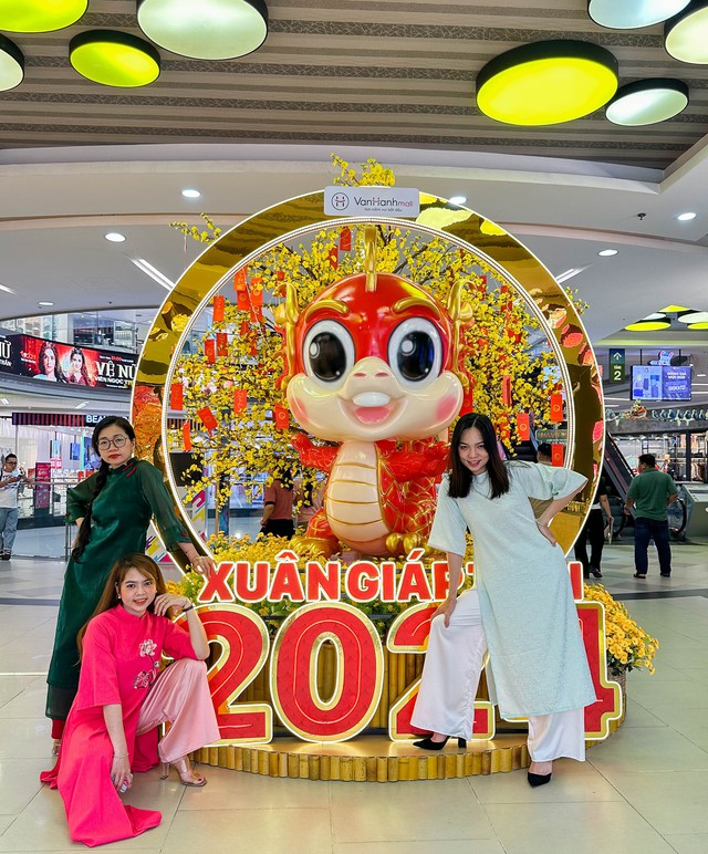 Chào xuân 2024 cùng Vạn Hạnh Mall - Ảnh 2.