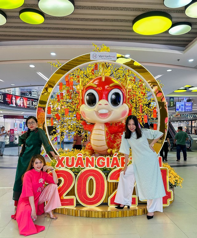 Ch&agrave;o xu&acirc;n 2024 - Ch&agrave;o Vạn Hạnh Mall - Ảnh 3.