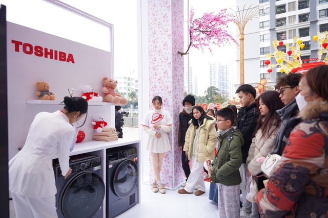 C&oacute; g&igrave; hấp dẫn tr&ecirc;n chuyến xe &ldquo;Đến Trạm Tết Thịnh&rdquo; của Toshiba m&agrave; khiến nh&agrave; nh&agrave; c&ugrave;ng tham gia hưởng ứng - Ảnh 3.