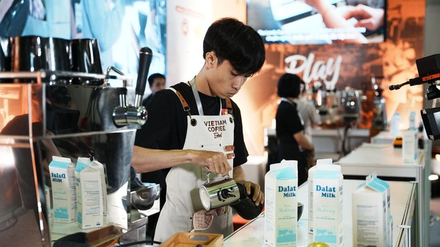 Đằng sau đấu trường Barista s&ocirc;i động nhất 2023: Loạt nh&agrave; t&agrave;i trợ độc quyền l&agrave; c&aacute;c &ldquo;&ocirc;ng lớn&rdquo; trong ng&agrave;nh FnB - Ảnh 4.