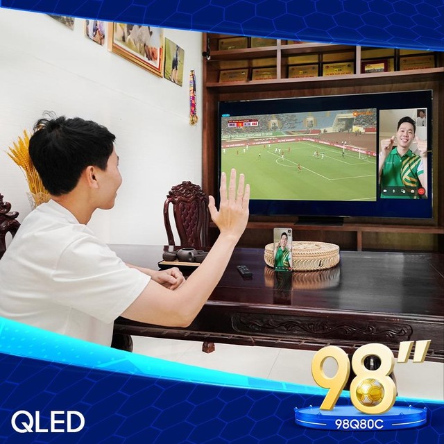 Thủ môn Kim Thanh đón Tết lớn, cổ vũ tuyển Việt Nam tại Asian Cup qua TV 98 inch - Ảnh 3.