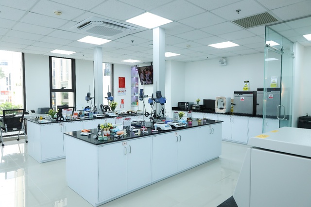 Ra mắt trung tâm R&D, DKSH đón “sóng” tăng trưởng ngành hoá chất Việt Nam - Ảnh 2.