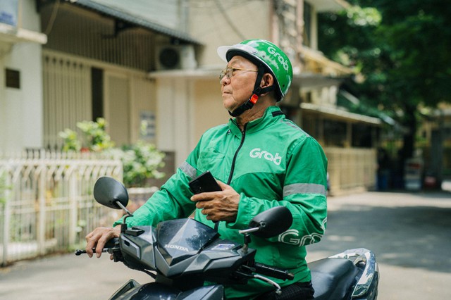 Gắn bó với Grab gần một thập kỷ, hai bác tài chỉ mong được giúp đỡ thêm nhiều anh chị em tài xế- Ảnh 4.