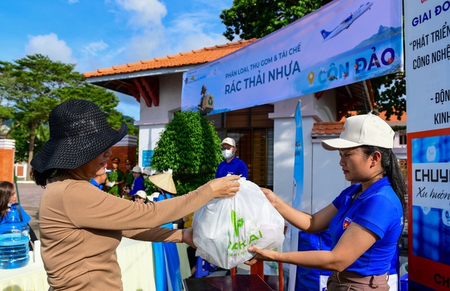 Vietnam Airlines tổ chức Ngày hội Côn Đảo Xanh, chung tay vì đảo xanh, biển sạch - Ảnh 3.