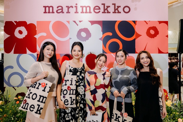 Cùng nhìn ngắm dàn khách mời xinh đẹp diện trang phục trong bộ sưu tập Marimekko Thu Đông 2024 - Ảnh 1.