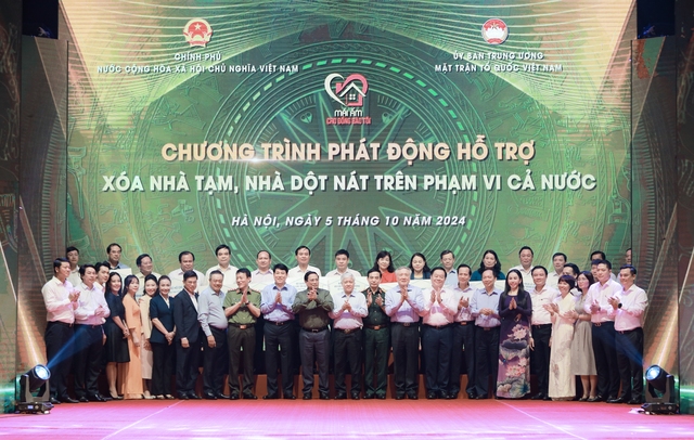 LPBank chung tay vì cộng đồng: Trao 100 tỷ đồng xoá nhà tạm, nhà dột nát - Ảnh 1.