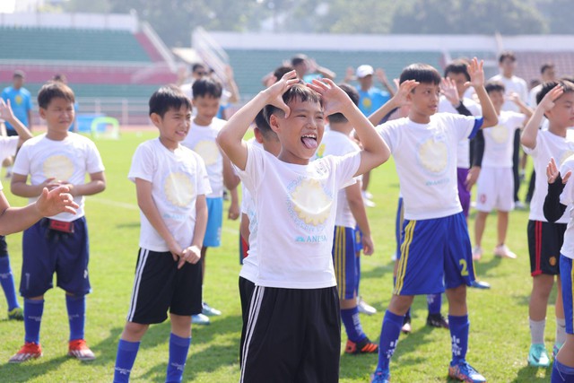 ANESSA Sunshine Project ươm mầm đam mê bóng đá cho hàng trăm cầu thủ nhí - Ảnh 3.
