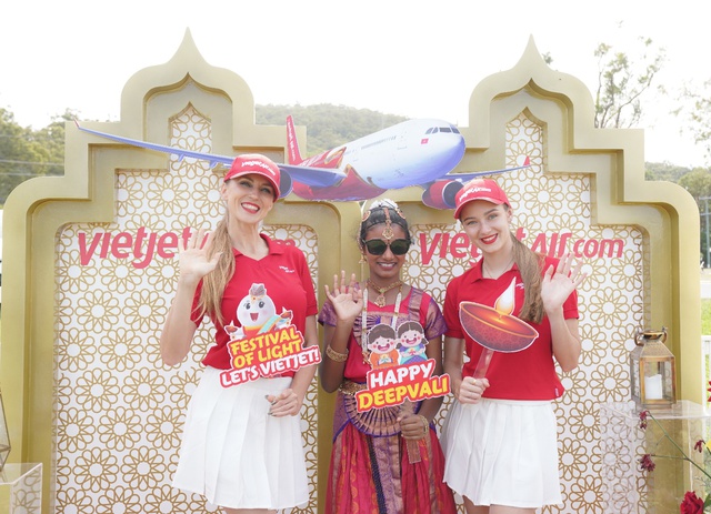 Đón lễ hội Diwali cùng Vietjet: Niềm vui ngập tràn, nhận quà ý nghĩa - Ảnh 1.