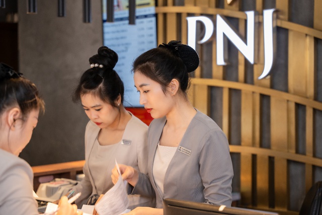 PNJ vào Top 10 doanh nghiệp phát triển bền vững năm thứ 9 liên tiếp - Ảnh 3.