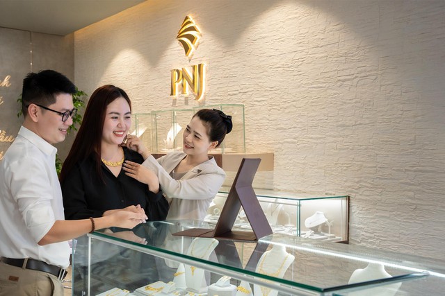 8 lần liên tiếp PNJ vào top 50 công ty kinh doanh hiệu quả nhất vn - Ảnh 1.