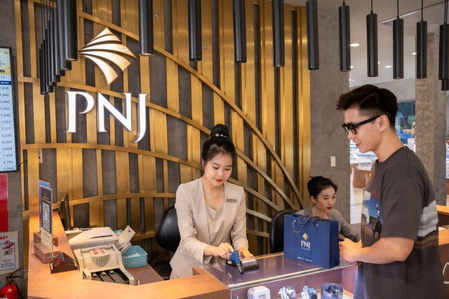 8 lần liên tiếp PNJ vào top 50 công ty kinh doanh hiệu quả nhất vn - Ảnh 2.