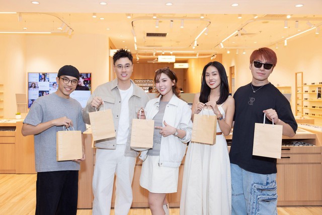 Bạn đã sẵn sàng cùng dàn KOLs khám phá thế giới kính mắt mới cùng OWNDAYS Landmark 81? - Ảnh 2.