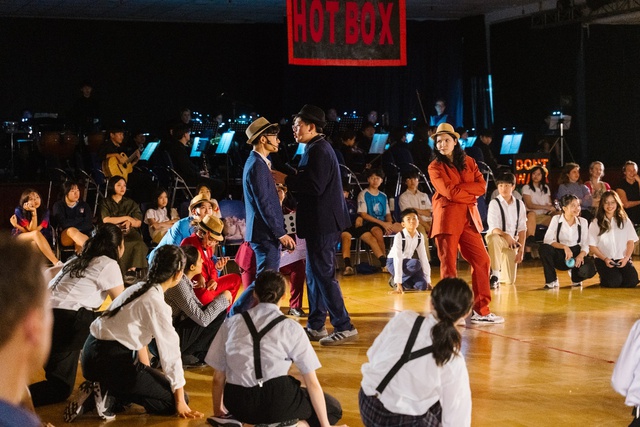 Ấn tượng với vở nhạc kịch Broadway “Guys and Dolls” của học sinh trường Quốc tế Anh BIS Hà Nội - Ảnh 4.