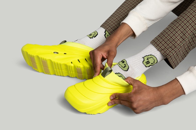 “Thăng hạng” tủ đồ Tết cùng CROCS - Ảnh 2.