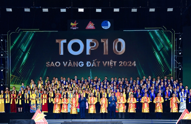 PNJ ghi danh trong Top 10 Sao Vàng Đất Việt 2024 - Ảnh 1.