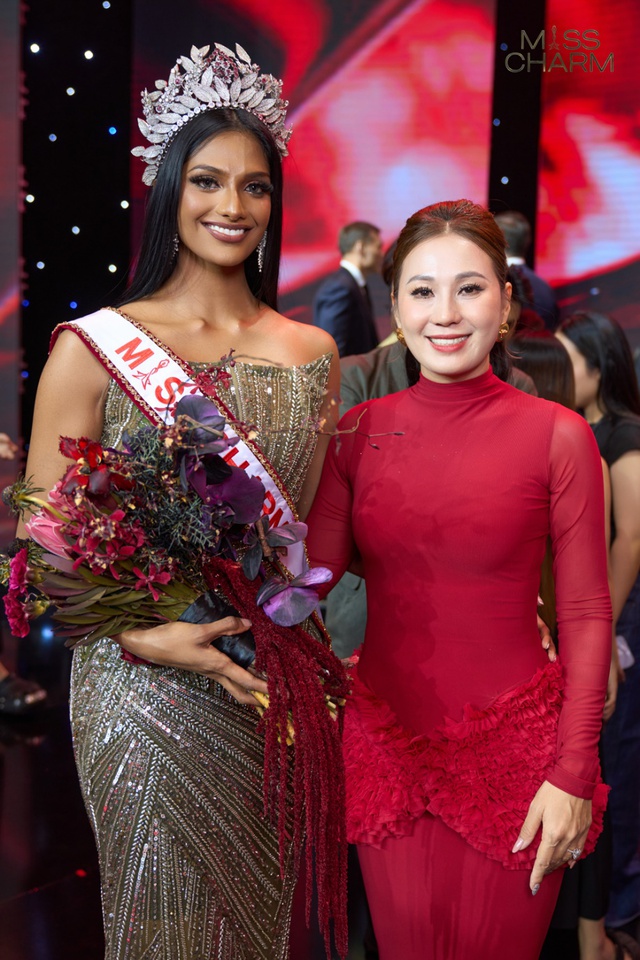 CEO Nie Phạm tỏa sáng rạng rỡ bên Top 3 Miss Charm 2024 - Ảnh 3.