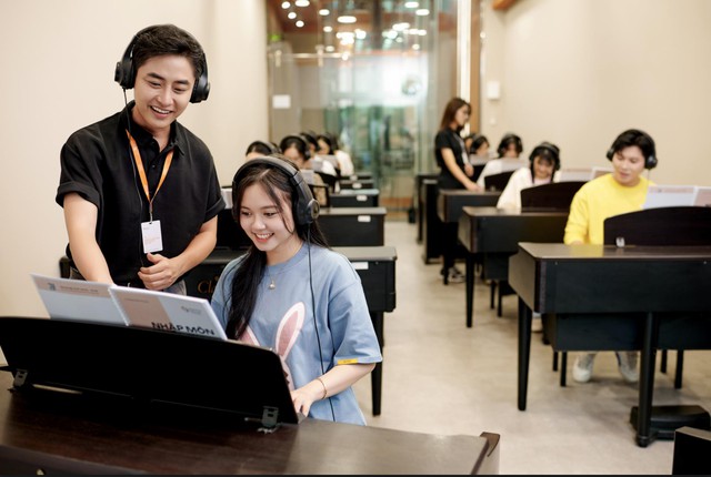 Trào lưu mới của Gen Z - Bạn đã biết chơi Piano chưa? - Ảnh 1.