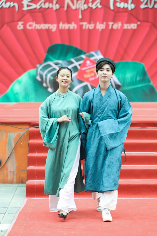 Thầy tr&ograve; ĐH Đại Nam tr&igrave;nh diễn Cổ phục Việt t&ocirc;n vinh c&aacute;c gi&aacute; trị văn ho&aacute; truyền thống - Ảnh 12.