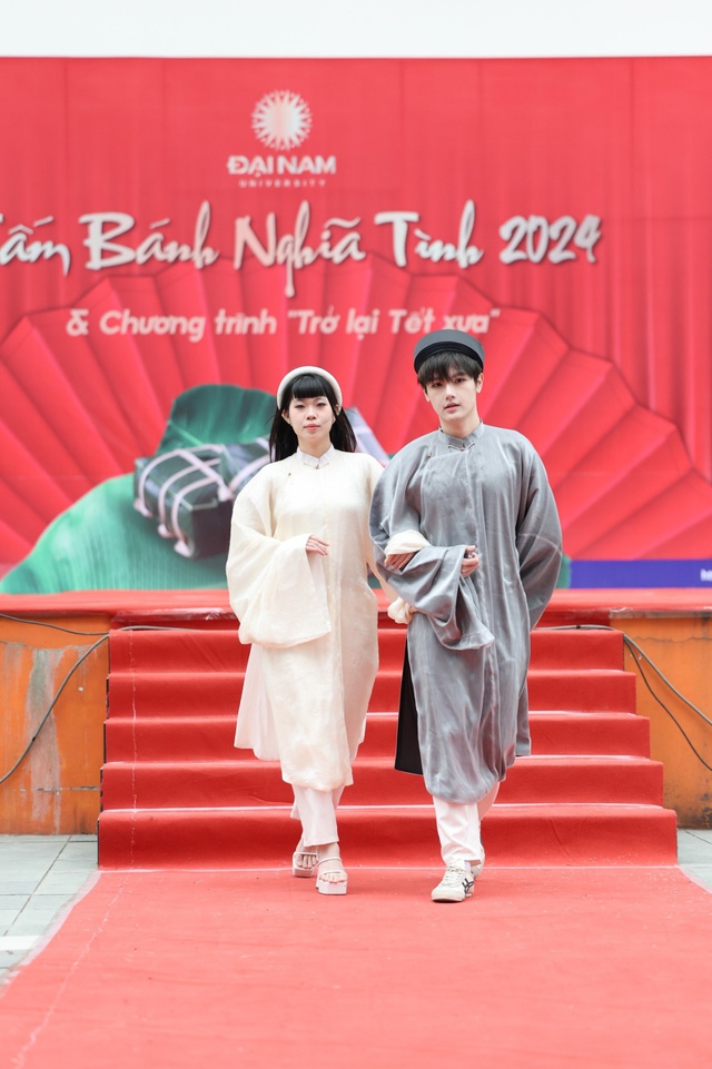 Thầy tr&ograve; ĐH Đại Nam tr&igrave;nh diễn Cổ phục Việt t&ocirc;n vinh c&aacute;c gi&aacute; trị văn ho&aacute; truyền thống - Ảnh 13.