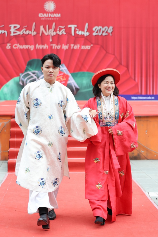 Thầy tr&ograve; ĐH Đại Nam tr&igrave;nh diễn Cổ phục Việt t&ocirc;n vinh c&aacute;c gi&aacute; trị văn ho&aacute; truyền thống - Ảnh 5.