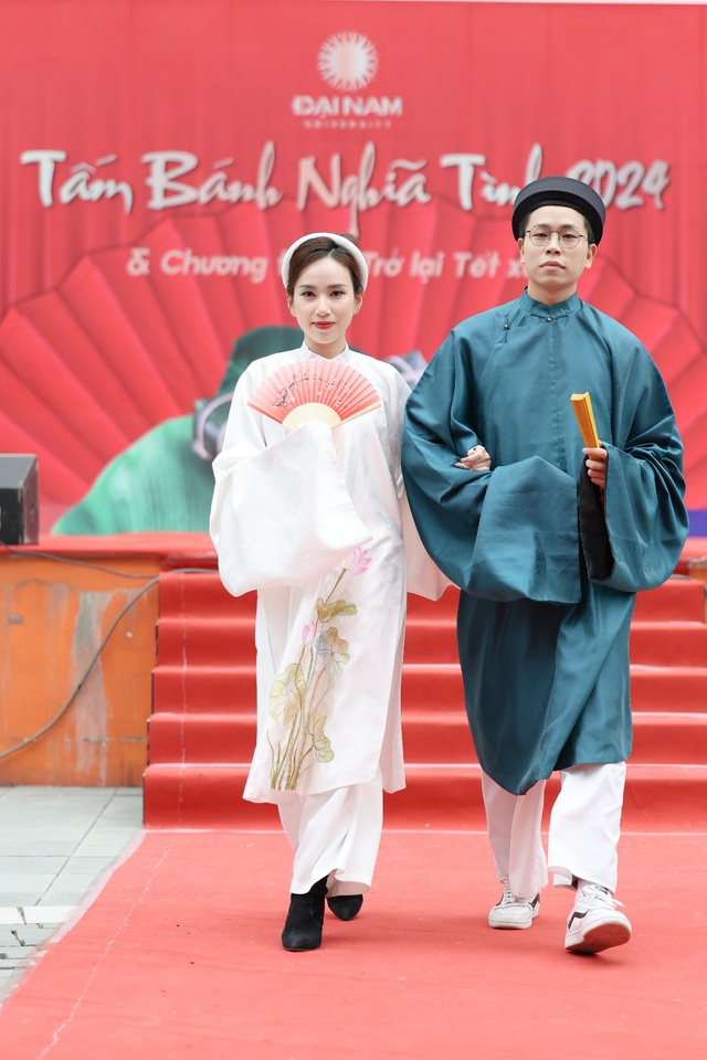 Thầy tr&ograve; ĐH Đại Nam tr&igrave;nh diễn Cổ phục Việt t&ocirc;n vinh c&aacute;c gi&aacute; trị văn ho&aacute; truyền thống - Ảnh 6.