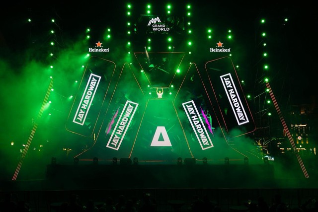 Hàng vạn du khách “cháy hết mình” trong siêu lễ hội âm nhạc đón năm mới tại Grand World - Ảnh 7.
