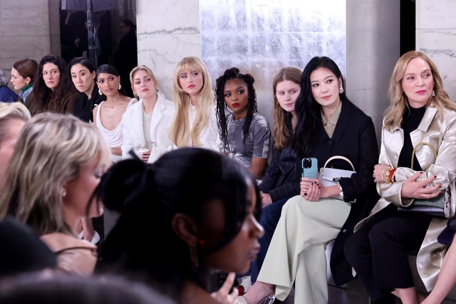 Tory Burch Thu/Đ&ocirc;ng 2024: Khoảnh khắc Thăng hoa của đời thực - Ảnh 7.