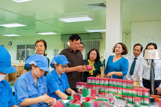 Thứ trưởng Bộ Y tế Đỗ Xuân Tuyên đến thăm và kiểm tra công tác sau Tết tại Dược OPC - Ảnh 4.