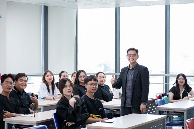 UEF sôi nổi hoạt động “lên dây cót tinh thần” cho sinh viên sau kỳ nghỉ Tết - Ảnh 3.