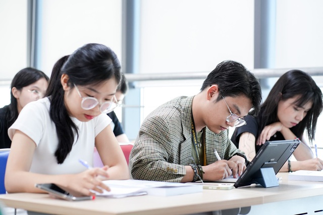 UEF sôi nổi hoạt động “lên dây cót tinh thần” cho sinh viên sau kỳ nghỉ Tết - Ảnh 5.