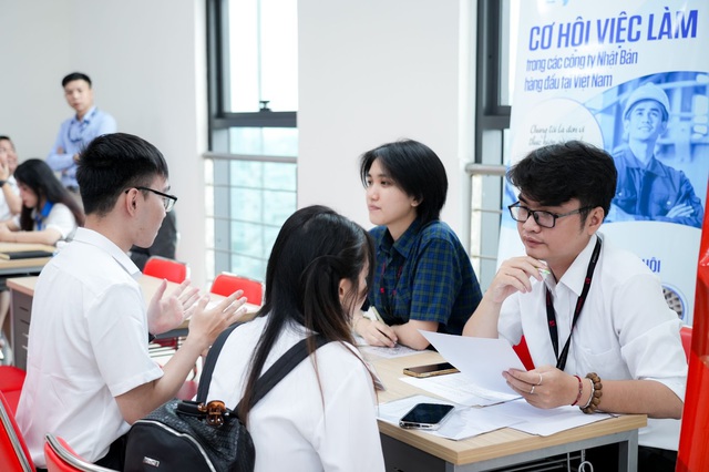 UEF sôi nổi hoạt động “lên dây cót tinh thần” cho sinh viên sau kỳ nghỉ Tết - Ảnh 9.