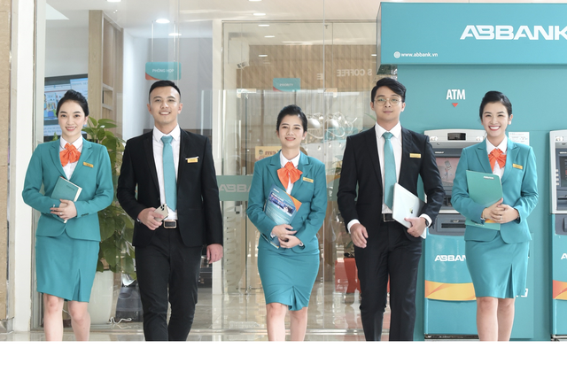 ABBANK lọt top 10 Nhà tuyển dụng được yêu thích 2023 ngành Tài chính - Ảnh 2.