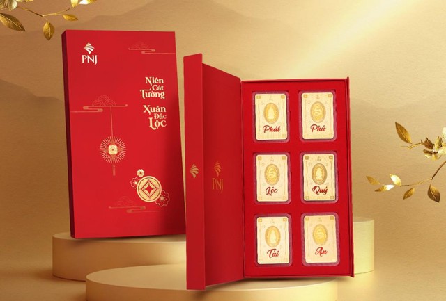 Giới trẻ tranh thủ mua vàng dịp Tết làm quà độc - lạ tặng người thân - Ảnh 2.
