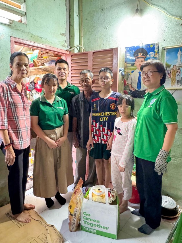 7-Eleven Việt Nam trao quà Tết cho các hộ gia đình khó khăn - Ảnh 3.