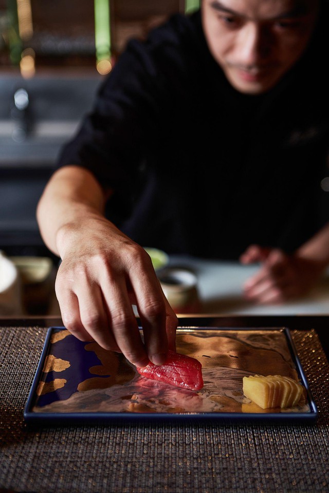 Trò chuyện cùng 2 đầu bếp Việt của nhà hàng Nhật Fusion được đề cử WeChoice Awards 2023 - Ảnh 2.
