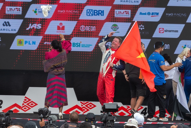 Việt Nam lần đầu đua F1H2O đã dẫn đầu, vé xem đáng giá đến từng xu - Ảnh 2.