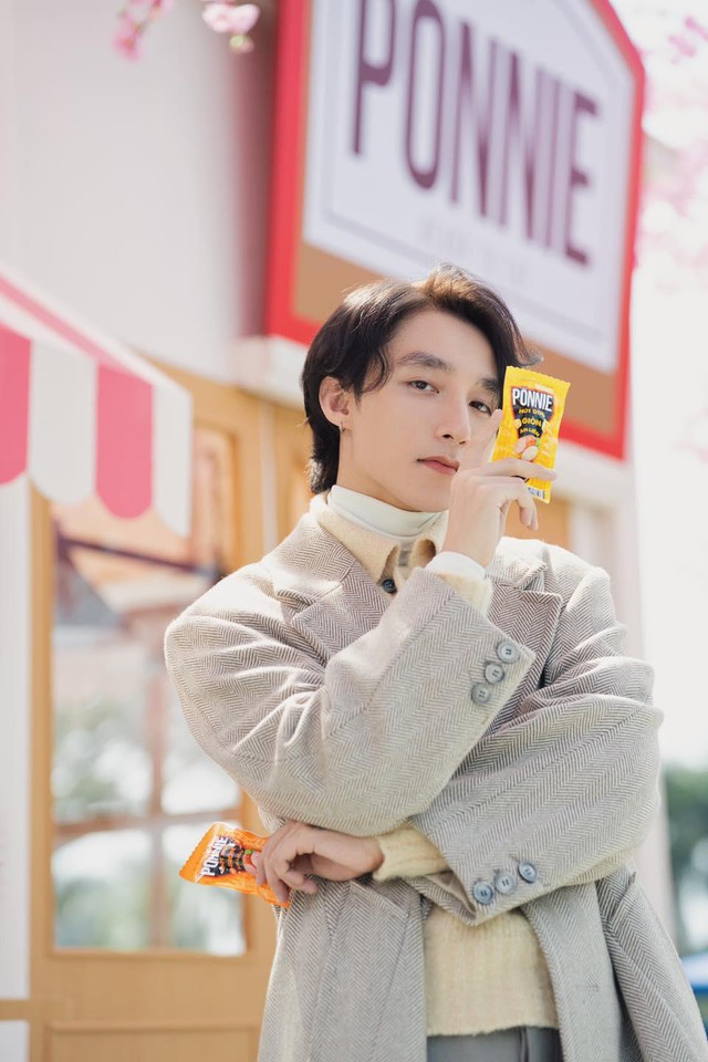 Loạt cửa h&agrave;ng tiện lợi &ldquo;ch&aacute;y h&agrave;ng&rdquo; một m&oacute;n đặc biệt nhờ MV &ldquo;Ch&uacute;ng Ta Của Tương Lai&rdquo; - Ảnh 5.