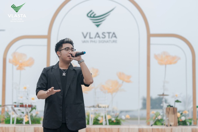 Thanh H&oacute;a: Phố đi bộ Vlasta &ndash; Sầm Sơn rộn r&agrave;ng đ&oacute;n kh&aacute;ch du Xu&acirc;n - Ảnh 2.