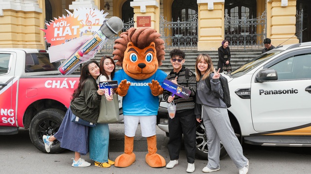 Giới trẻ rần rần check-in c&ugrave;ng đo&agrave;n xe lạ xuất hiện tại H&agrave; Nội, TP.HCM - Ảnh 8.