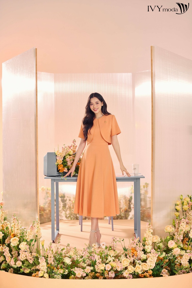 Hoa hậu Khánh Vân, Á hậu Chế Nguyễn Quỳnh Châu khiến tín đồ thời trang phát sốt khi hóa thân thành quý cô công sở kiểu mới của IVY moda - Ảnh 7.