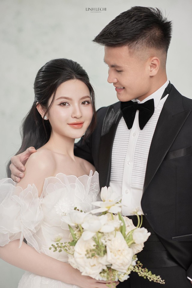 Quang Hải lịch lãm trong bộ ảnh cưới với trang phục của DEZI Bespoke - Ảnh 4.