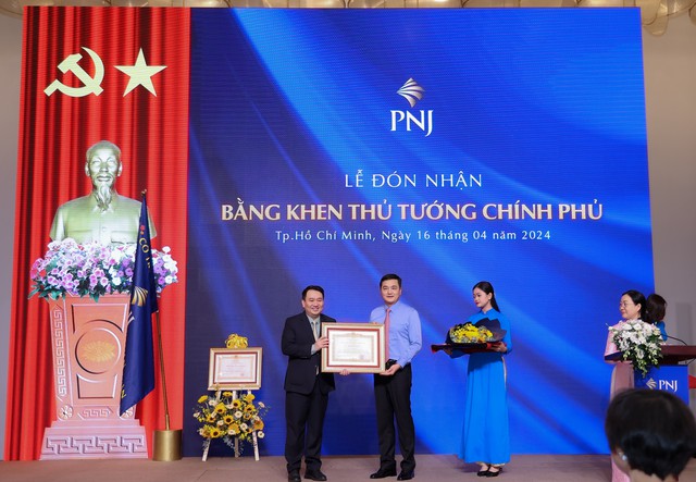 PNJ và bà Cao Thị Ngọc Dung vinh dự nhận Huân chương Lao động hạng Nhất - Ảnh 3.