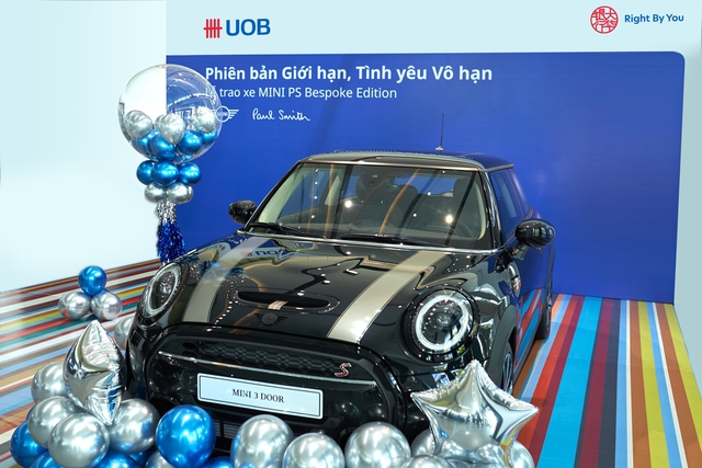 Ngân hàng UOB Việt Nam trao ô tô Mini Cooper cho khách hàng trúng thưởng chương trình ‘Quay số trúng thưởng cùng UOB’ - Ảnh 1.