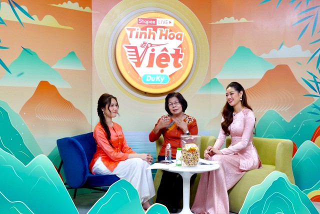 Nhà báo Vũ Kim Hạnh review phiên livestream của Hoa hậu Khánh Vân và Thanh Thanh Huyền ngay trên livestream - Ảnh 1.